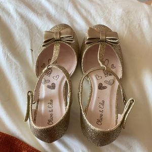 Used Olive and Edie Kids Heels. Size 4 gold